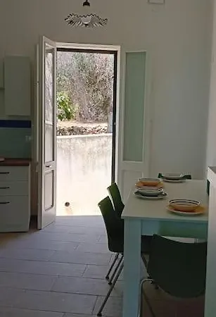 Casa Fronte Mare Il Rifugio Di Alice Apartment *