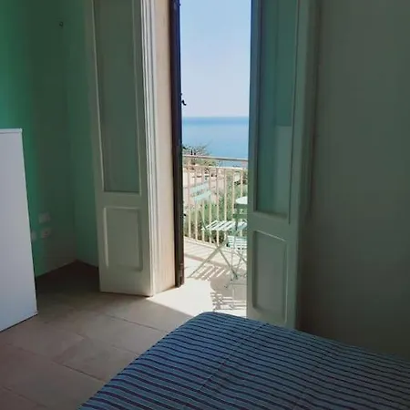 Casa Fronte Mare Il Rifugio Di Alice Apartment *